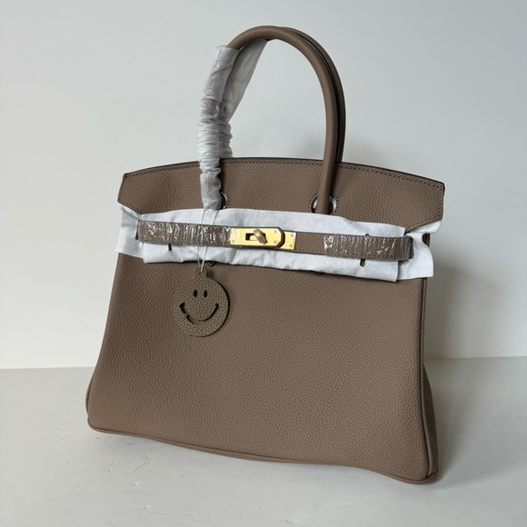 Etoupe Pebble Leather 30 Leather Bag Belted Lock Key Satchel w/ Gold Hardware C1 - Picture 2 of 16